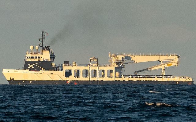 SpaceX support ship Doug at sea